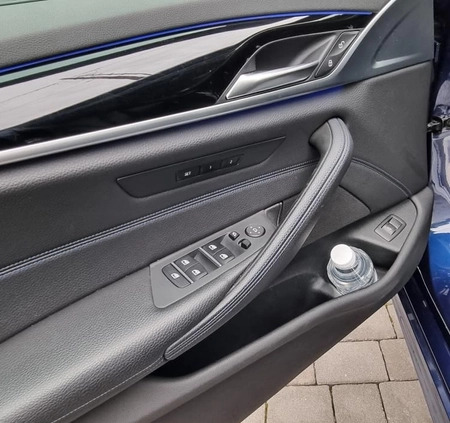 BMW Seria 5 cena 165000 przebieg: 140000, rok produkcji 2017 z Krzeszowice małe 781